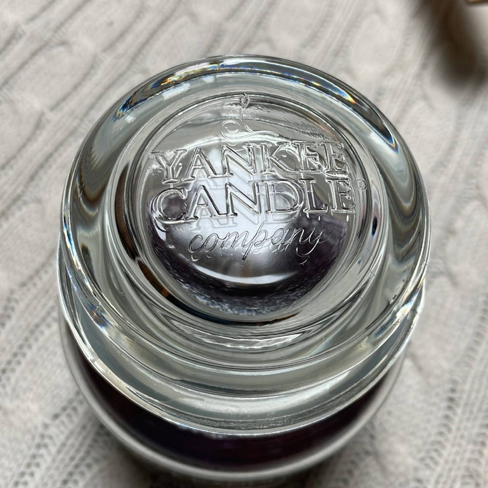 New unused Yankee Candle Lavender Vanilla jar. 14.5 oz. 65-90 burn time. Purple - Picture 4 of 8